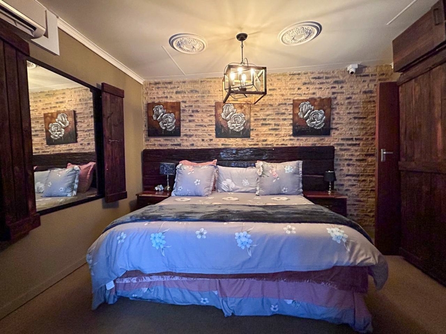 5 Bedroom Property for Sale in Lindequesdrif North West